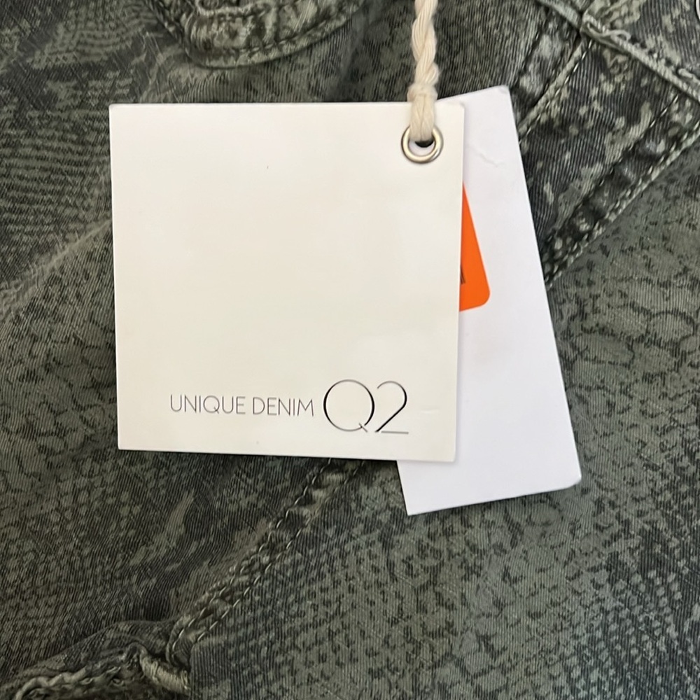 Q2 Unique Denim Green Skinny Reversible Jeans with Snake Print - Picture 5 of 9